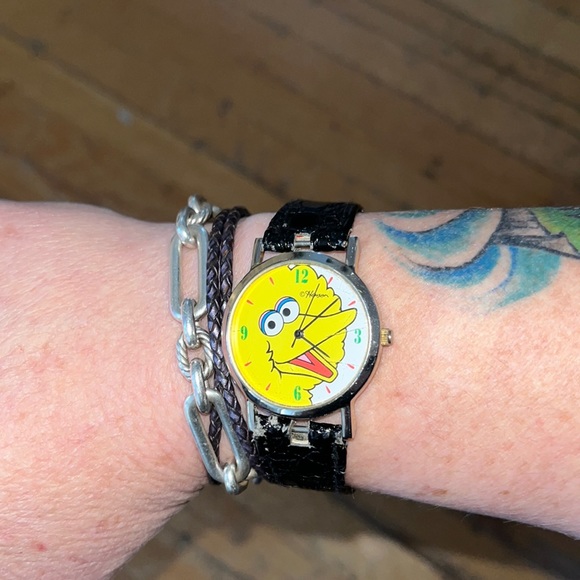 Vintage Big Bird watch. Adult size. Keeping good time. - Picture 4 of 5